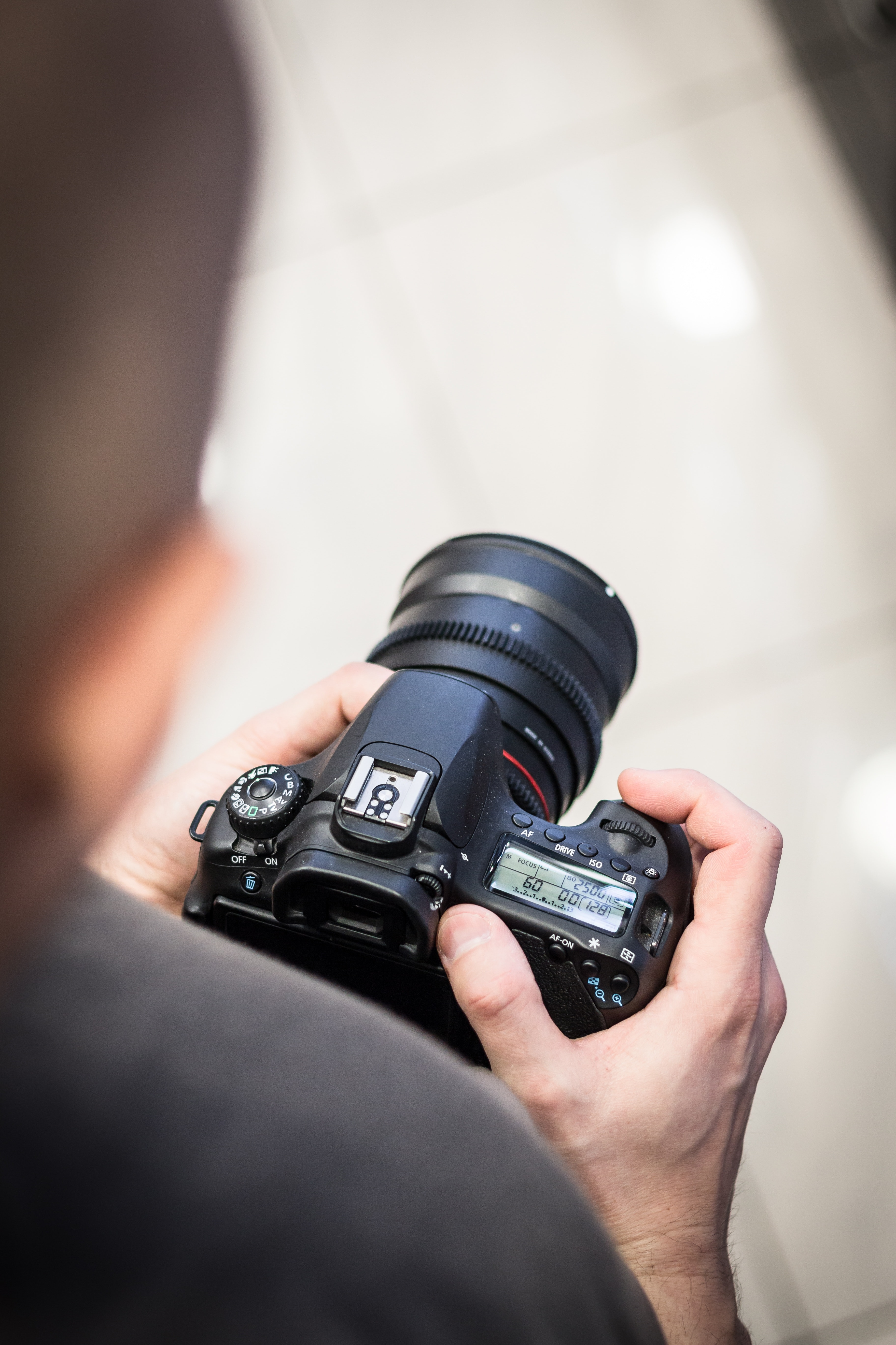 Fotógrafo del Estudio Fotográfico Pérez trabajando